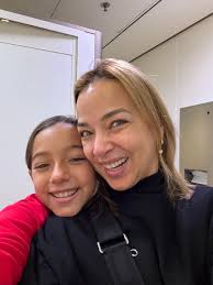 Fotos en el baño del buquebus 🤭 con mi princesa Alaïa . No importa donde  estemos, lo importante es que estemos juntas 💕 ¿ustedes también aprovechan  cada lugar para atesorar momentos