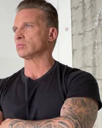 Kevin Kelly, Tony Schiavone, & Nigel Mcguinness are in the Christmas  spirit. Nigel is easily the main guy (since he's wearing the Santa hat).  😅😂🤣