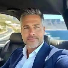 Aimee Johnston's Instagram, Twitter & Facebook