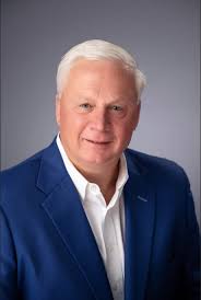 Peter Bacon's Instagram, Twitter & Facebook