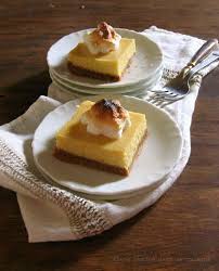 Une Gamine Dans La Cuisine Lemon Meringue Pie Bars Lemon Meringue Pie Easy Dessert Bar Recipe Lemon Recipes