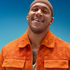 Hoka revisite sa paire de running Clifton pour lui donner un look futuriste  et urbain