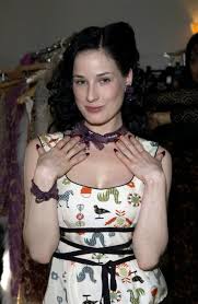 dita von teese look like without makeup