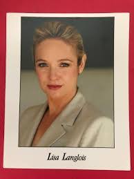 Lisa Langlois's Instagram, Twitter & Facebook