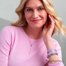 I love how simple and elegant these earrings and necklace are!!