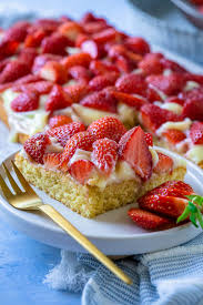 Einfacher Erdbeer Pudding Kuchen Vom Blech Auch Fur Den Thermomix Einfach Malene Rezept In 2020 Pudding Kuchen Erdbeerkuchen Mit Vanillepudding Erdbeerkuchen