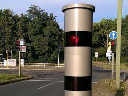 Wie sieht es mit der entfernung aus, ab wann blitzt ein blitzer hier? Rote Ampel Uberfahren C Was Droht Bei Einem Rotlichtverstoss