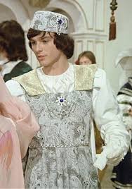 Udělejte si test, jak si ji pamatujete. 270 Tri Orisky Pro Popelku Ideas In 2021 Popoluska Rozpravky Vianocne Filmy