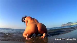 Naughty Lada On the Beach Vídeo pornô - SpankBang