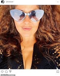 Salma hayek shows off dramatic new hair color ahead of bafta awards. Salma Hayek Looks Completely Relaxed In A Pair Of Pointy Sunglasses In A No Makeup Selfie Oltnews