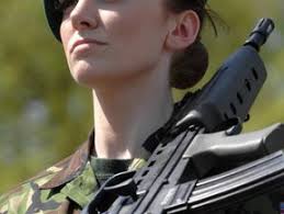 Global Village: Winken, lächeln, schießen