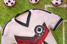 Im angebot haben wir daher unter anderem das aktuelle juventus turin trikot 2020, mit dem die turiner wieder einmal den meistertitel holen und. 30 Trikot Fussball Ideen Fussball Torte Fussball Kuchen Trikot
