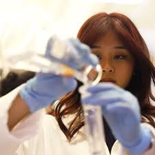 Biomedical and Chemical Engineering ESTEEMED Leaders getting hands-on  experience in the labs of Professor Yaoying Wu and Professor Era Jain.  @syracuse_bmce #SyracuseU #STEM