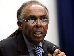 ʒiu̯ˈbɛɾtʊ ʒiu̯), is a brazilian singer, guitarist, and songwriter, known for both his musical innovation and political commitment. Gilberto Gil Wikipedia