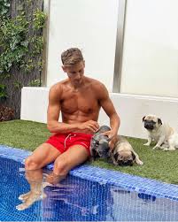 Marcos llorente moreno (born 30 january 1995) is a spanish professional footballer who plays as a midfielder or second striker for la liga club atlético madrid and the spain national team Fit Males On Twitter Marcos Llorente With His Dogs Hotfootballers Shirtless Atletico Atleticodemadrid Atleticomadrid Madrid Spanish Spain Https T Co Po1pcnujze