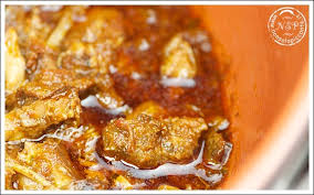 Si prepara con olive taggiasche, erbe aromatiche e pinoli e si sfuma il coniglio con vino rosso, o bianco, e cotto. Ricetta Coniglio Al Sugo Le Ricette Di Nonsolopiccante It