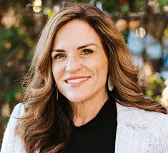 Amy Reichert's Instagram, Twitter & Facebook