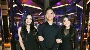 Jalani photoshoot, bunda ashanty temani aurel di taman ujung dengan kain songket harga ratusan juta. Ashanty Admits Never Seeks To Replace Kd S Position As Ms Aurel Azriel World Today News