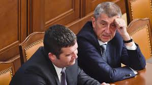Komunisté stále váhají, jak se zachovají při hlasování o nedůvěře vládě, které by mělo proběhnout ve čtvrtek. Tema Neduvera Hospodarske Noviny Ihned Cz