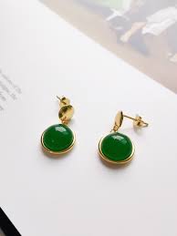 Jadeite is the most expensive variety of jade stones, and is most popularly known to occur as green stones of various shades, the most valuable being the translucent and intensely green gemstones. Sterling Silver Green Semi Precious Stones 1000030976