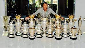 Much like former club captain john terry did at the 2012 champions league final in munich, several unused chelsea substitutes opted to wear the full kit while lining up to lift the trophy. Piers Morgan On Twitter John Terry S Won 10 Trophies More With Chelsea Than Our Whole Squad Combined Has Won With Arsenal