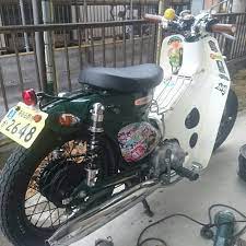 シートの裏側の吸盤が外れたのを直して スクーター用の補修シートを自作で張ってみたよ streetcub supercub littlecub honda motobike japan ホンダカブ ヘルメット バイク スーパーカブ