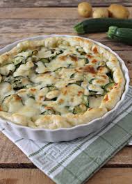 Sbucciare e lavare le patate e tagliarle a fette spesse meno di mezzo centimetro. Torta Salata Con Zucchine E Patate Un Rotolo Di Pasta Sfoglia E Un Goloso Ripieno Per Una Semplice E Sfiziosa Idea Da Preparare Per Una Cena Meravigliosa