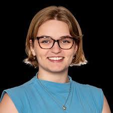 Janet Yoder's Instagram, Twitter & Facebook