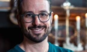 Warum Pfarrer Jan Thomas Otte seinen Beruf aufgibt und jetzt als Lehrer  arbeitet