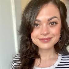 Elizabeth Satterly's Instagram, Twitter & Facebook