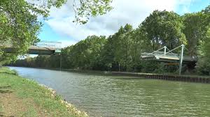 Offizieller kanal von borussia dortmund. Brucke Sturzt Nach Schiffsunfall Auf Dortmund Ems Kanal Ein Ems Vechte Welle