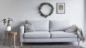 Unsere Maschinenwaschbaren Bezuge Entstehen Mit Fokus Auf 100 Naturlichen Erstklassigen Stoffen Darunter Baumwolle Sam In 2020 Ikea Sofa Sofa Covers Ikea Karlstad