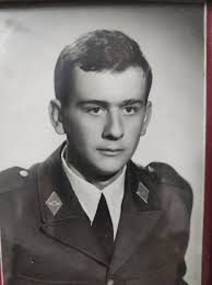 Ala 23 Talavera la Real Badajoz Abril 79 hasta Febrero 81 aki con 17 añitos  tuvo k darme mi padre permiso paterno