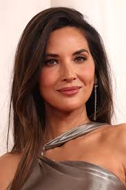 Olivia Munn's Bold Moves towards Chris Pine Via Texts