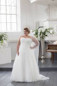 Pin Op Curvy Brides