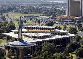 In the 2017/2018 school year the student to faculty ratio was 16:1. Oral Roberts University Announces It S Debt Free Archive Tulsaworld Com