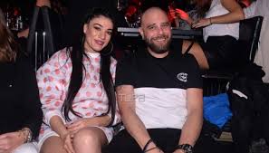 Έγκυος στο πρώτο της παιδί είναι σύμφωνα με πληροφορίες η ήβη αδάμου, στα 24 χρόνια της, καρπό του έρωτά της με τον μιχάλη κουϊνέλη. Mixalhs Koyinelhs H Prwth Toy Anarthsh Meta Ton Erxomo Ths Korhs Toy Pic