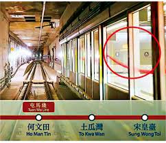 乘客乘搭屯馬綫，由鑽石山站前往宋王臺、土瓜灣、何文田及紅磡站的收費，分別為 $4.7、$5.6、$8.7 及 $6.7。 值得留意的是，往來鑽石山及何文田和紅磡的行程雖然會因新綫通車而有所縮減，但新車費只比現行 $8.8 及 $6.8 向下調整一角，可見鐵路公司並未對這些. å±¯é¦¬ç·šç´…ç£¡ç«™è¨­åœ°ä¸‹æœˆå°å»æ‰€ æ¸¯èž ä»Šæ—¥å¤§å…¬