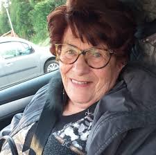 MIRACOLO EUCARISTICO IN PARAGUAY L' 8 Agosto, alle ore 19,00, circa, è  successo questo miracolo eucaristico, nelle mani del sacerdote Gustavo  Palacios, in Paraguay, una città, vicina alla capitale, Areguá. Padre  Gustavo