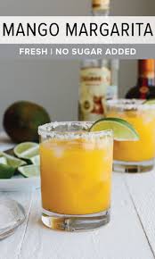 This Mango Margarita On The Rocks Uses All Fresh Ingredients And Has No Added Sugar It S The Perfect F Mango Margarita Mango Margarita Rezepte Mango Rezepte