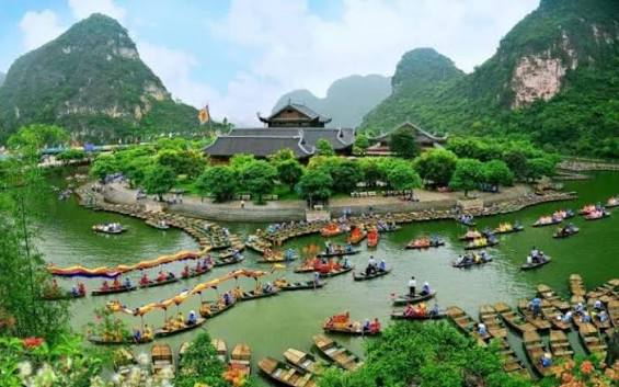 Kinh nghiệm du lịch Tràng An: Kinh nghiệm, giá vé và lịch trình chi tiết