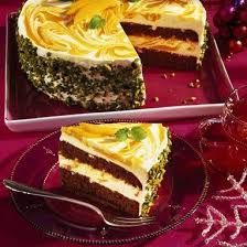 Weihnachtliche Torte Mit Ein Joghurt Creme Und Mango Weihnachtliche Kuchen Und Torten Nougat Torte Lebensmittel Essen