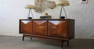 United Furniture Diamond Dresser Bahut Buffet Avec Par Debuts 1100 00 Modern Retro Furniture Furniture Design Modern Modern Vintage Furniture