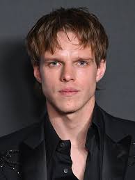 Finn Bennett - Actor