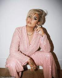 Demi lovato took the internet by storm after showing off her new fierce look! Demi Lovato S New Blonde Pixie Cut Is A Reflection Of Who She Is Now According To Her Stylist Daily Mail Online