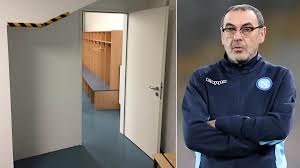 Maurizio sarri leaves chelsea to take over at italian champions juventus after one season in charge of the premier league club. 60 Zigaretten Am Tag Rb Leipzig Baut Fur Neapel Coach Extra Raucherkabine Ins Stadion Sportbuzzer De
