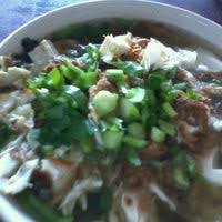 Resepi nasi ayam hainan merupakan sejenis makanan sedap yang disambut hangat di kalangan masyarakat cina dan merupakan makanan cina yang seringkali dikaitkan dengan makanan malaysia atau singapura. Nasi Ayam Periuk Besar Restoran Melayu Di Seri Manjung