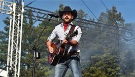 Aaron Watson ft: Dax Davis