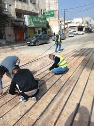 نفذت بلدية الرمثا اليوم السبت، أعمال صيانة وإصلاحات جذرية في شارع "خط الشام"  شملت تنفيذ حلول هندسية متكاملة لمعالجة الهبوطات الإنشائية في الشارع، بحسب  رئيس لجنة البلدية المهندس جمال أبو عبيد.