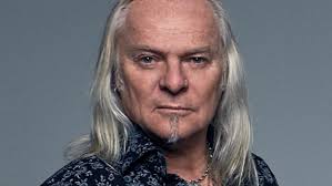 URIAH HEEP Singer Defends ROB HALFORD Over Phone-Kicking Incident: 'I Can  Sure Understand The Frustration'